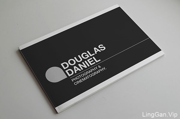 国外设计师LisbelCruz黑白风格的摄影画册设计模板